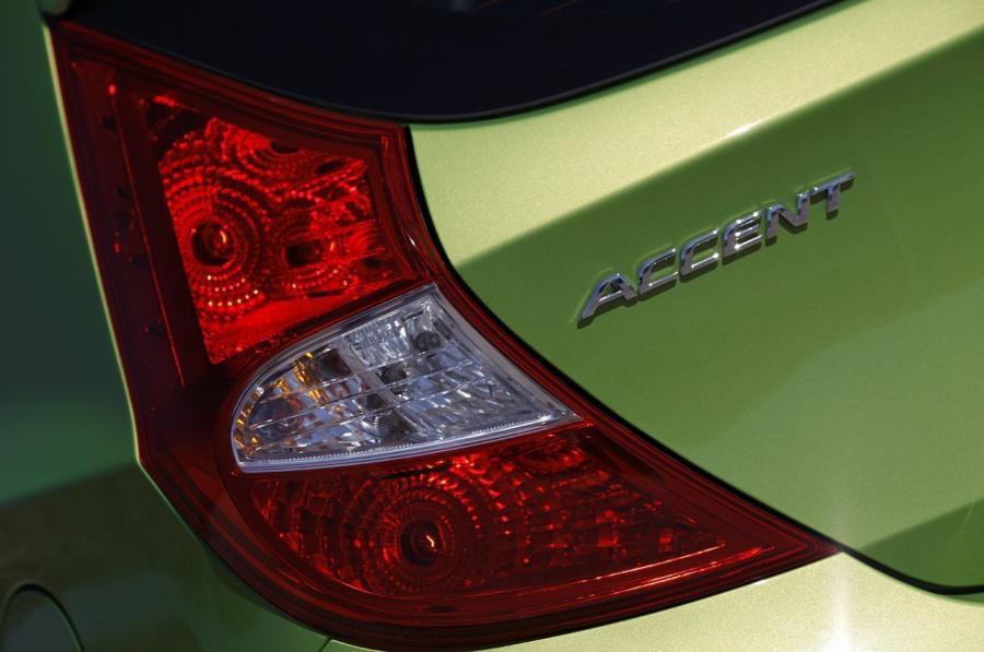  Hyundai Accent Green 2012 года  (фото 21 из 27)